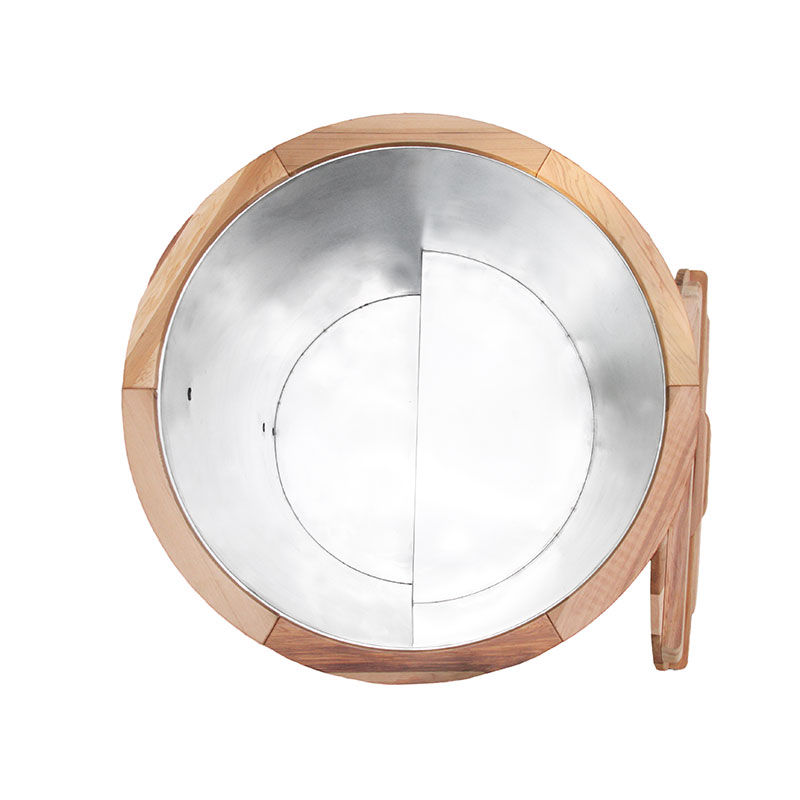 Dřevěná studená ponorná vana