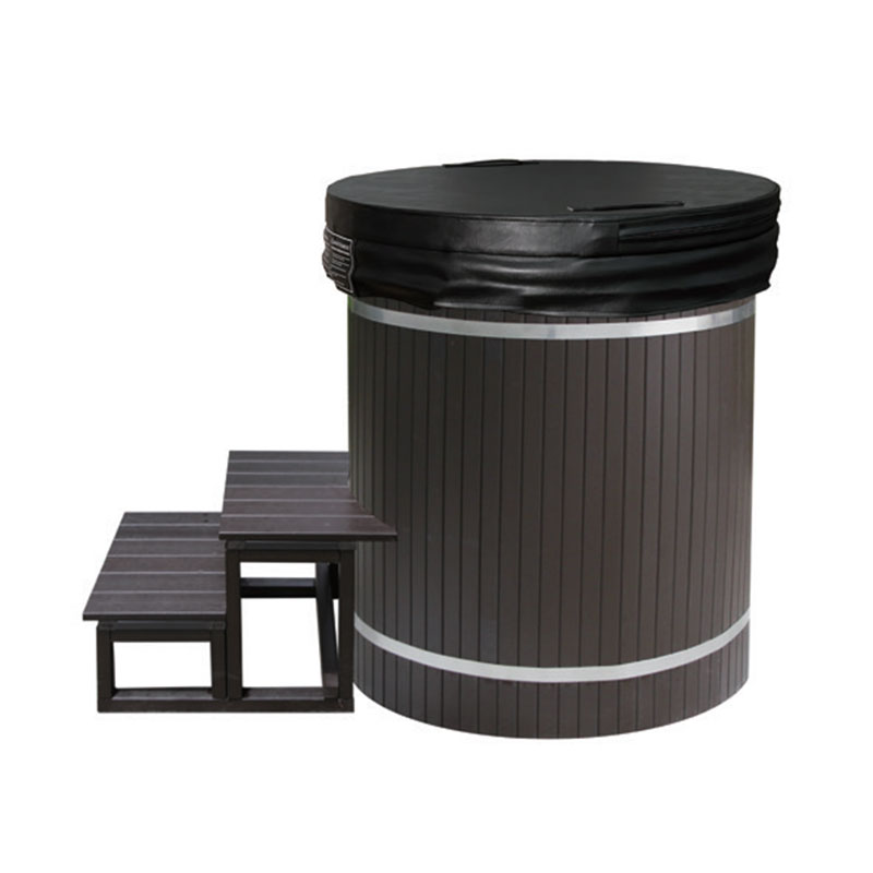 Dřevěná studená ponorná vana